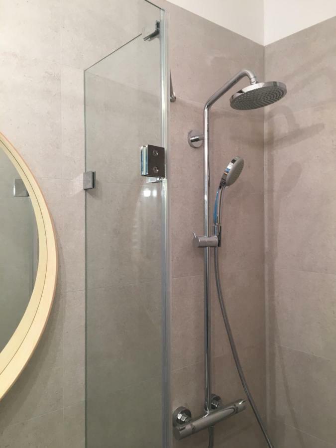 Shoq Studio Nice Apartment With Private Parking Cracóvia Exterior foto